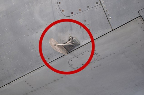 Những m&oacute;n đồ c&oacute; thể cứu mạng kh&aacute;ch đi m&aacute;y bay