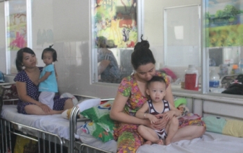 Bệnh tay chân miệng vào mùa: Những điều cần lưu ý