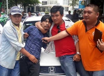 Bình Dương: Bắt kẻ lấy trộm xe ô tô khi chủ xe rút tiền ở cây ATM