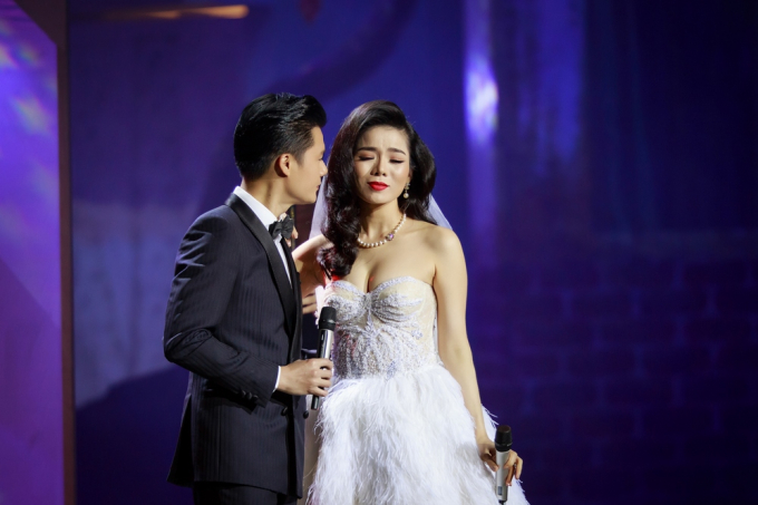 Lệ Quy&ecirc;n song ca với ca sĩ Quang Dũng trong chương 1.