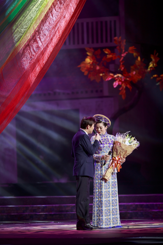 Lệ Quy&ecirc;n song ca c&ugrave;ng ca sĩ Th&aacute;i Ch&acirc;u.