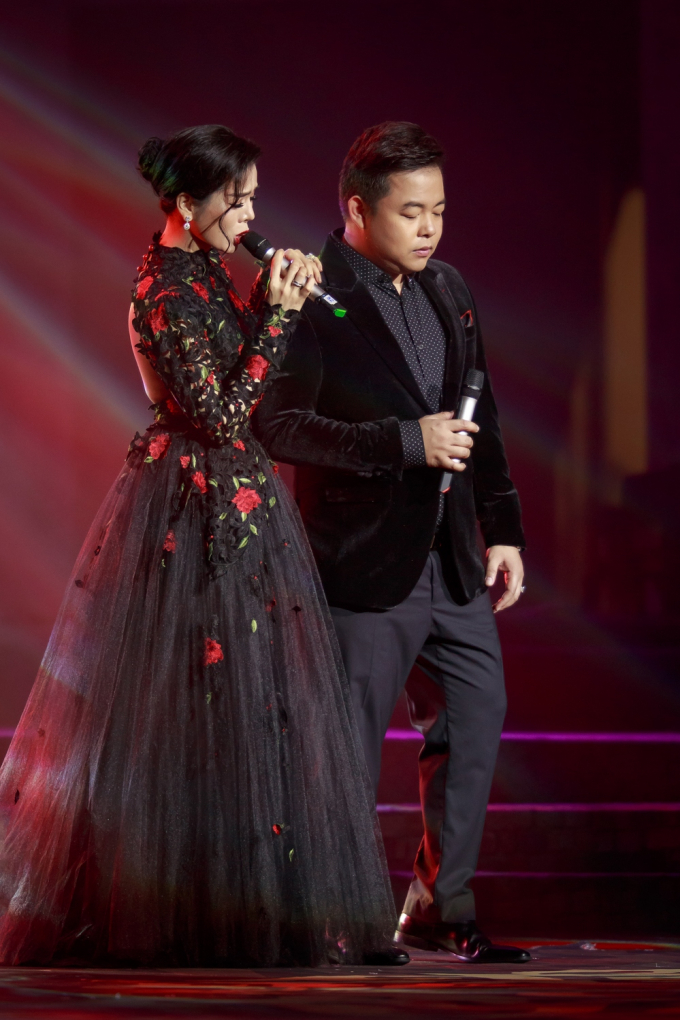 Lệ Quy&ecirc;n e thẹn l&agrave;m đ&aacute;m cưới với Quang Dũng tr&ecirc;n s&acirc;n khấu M&ugrave;a thu v&agrave;ng