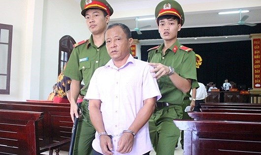 Ch&acirc;n dung Chủ tịch HĐQT tập đo&agrave;n &ldquo;ma&rdquo; chuy&ecirc;n đi lừa đảo.