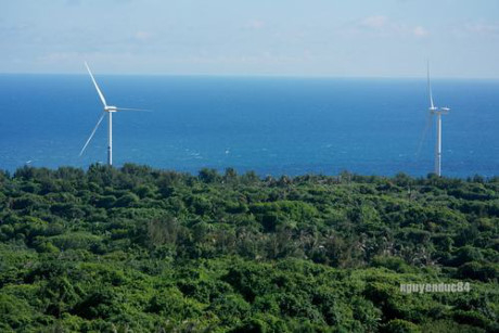 Tua-bin gi&oacute; tao ra nhiệt điện.