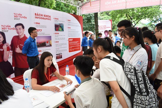 Cơn n&oacute;ng nực của kỳ thi tốt nghiệp phổ th&ocirc;ng trung học quốc gia đ&atilde; hạ nhiệt với những bất ngờ rất kh&oacute; ti&ecirc;n lượng. Đ&oacute; l&agrave; điểm số trung b&igrave;nh cao, rất cao so với những kỳ thi trước. Ảnh minh họa: VOV