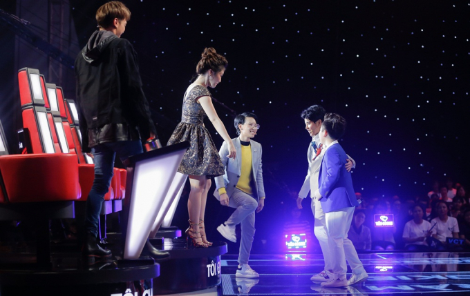 Giọng h&aacute;t Việt 2017 tập 1: Vũ C&aacute;t Tường v&agrave; Soobin Ho&agrave;ng Sơn