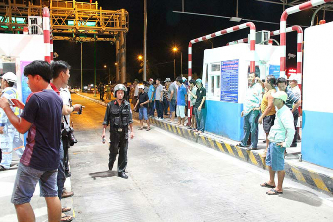 Cảnh s&aacute;t được huy động để đảm bảo an ninh tại trạm thu ph&iacute; Cai Lậy