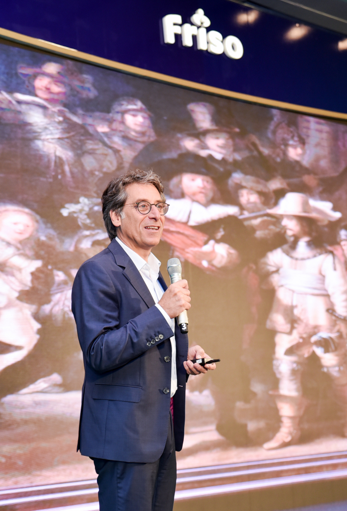 GS. M.A Benninga - Chuy&ecirc;n ng&agrave;nh ti&ecirc;u h&oacute;a Nhi khoa H&agrave; Lan tr&igrave;nh b&agrave;y tại hội nghị.