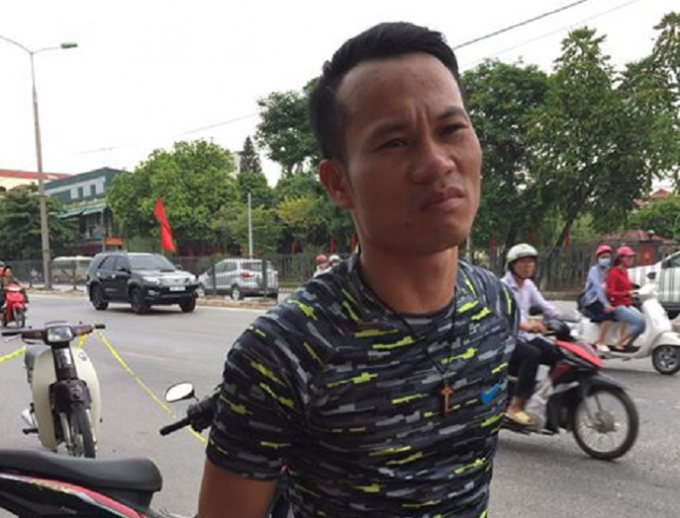 Đối tượng Lịa Văn Mai bị lực lượng 141 kiểm tra.