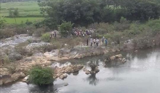 Hoà Bình: Tắm sông một bé trai đuối nước thương tâm