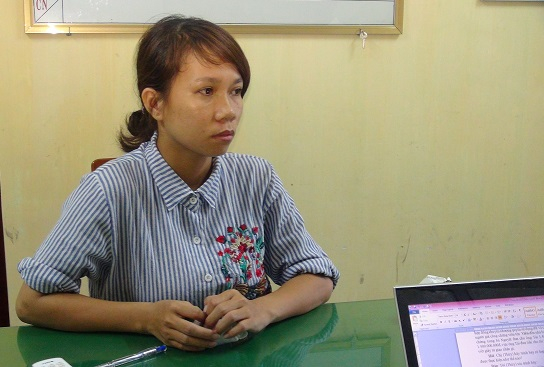 Nữ qu&aacute;i Mỹ Th&ugrave;y tại cơ quan điều tra. Ảnh: CAQuangNgai.