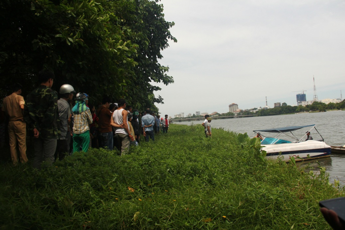 Gần 30 ph&uacute;t t&igrave;m kiếm, thi thể nạn nh&acirc;n đ&atilde; được t&igrave;m thấy..