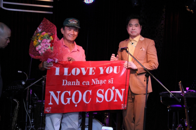 Ngọc Sơn l&agrave; gi&aacute;o sư trẻ tuổi nhất v&agrave; duy nhất được nh&agrave; nước phong tặng danh hiệu