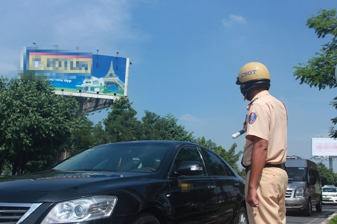 Th&ocirc;ng tin CSGT sẽ xử phạt lỗi vi phạm kh&ocirc;ng c&oacute; giấy đăng k&yacute; xe bản gốc khi lưu th&ocirc;ng khiến nhiều người hoang mang.