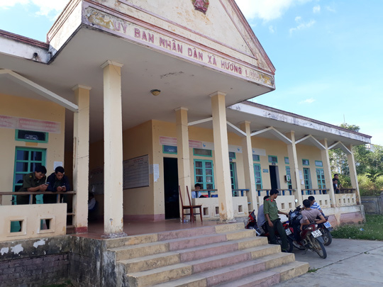 UBND x&atilde; Hướng Linh nơi xảy ra vụ việc. (Ảnh: b&aacute;o Người lao động)