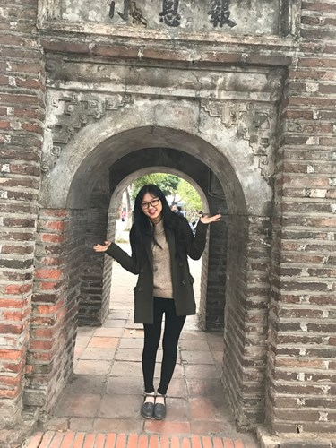 Thanh Mỹ chia sẻ d&ugrave; tham gia nhiều hoạt động ở trường, l&agrave;m việc ở Đ&agrave;i truyền h&igrave;nh nhưng mục ti&ecirc;u ch&iacute;nh hiện tại của m&igrave;nh vẫn l&agrave; đạt được những điểm số cao trong học tập, cải thiện điểm t&iacute;ch lũy để c&oacute; một bộ hồ sơ xin việc ho&agrave;n hảo hơn trong tương lai.&nbsp;