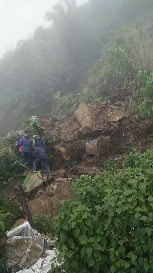 V&aacute;ch đ&aacute; hiểm trở.