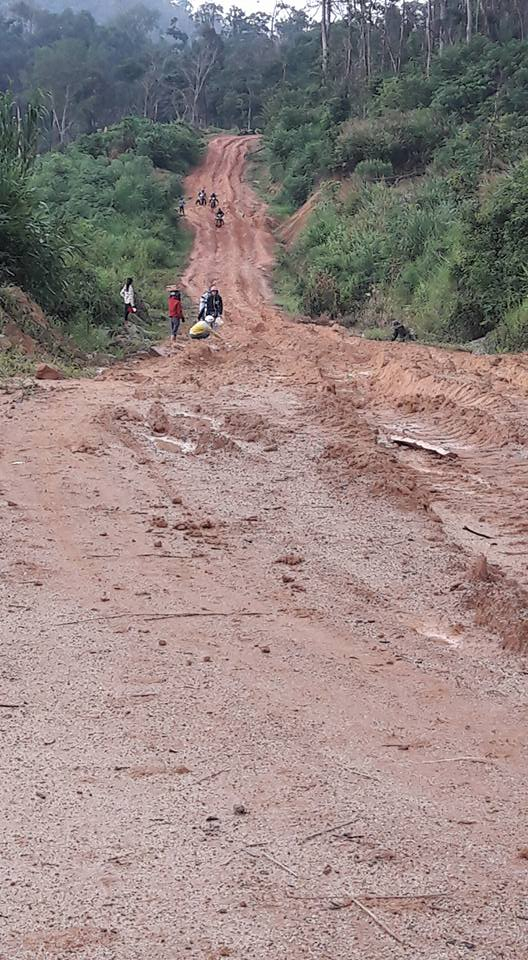&ldquo;Th&oacute;t tim&rdquo; cung đường m&ugrave;a tựu trường của thầy c&ocirc; gi&aacute;o v&ugrave;ng cao