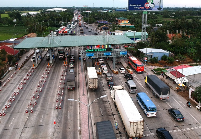 Trạm BOT Cai Lậy đang bị phản ứng gay gắt về mức ph&iacute; v&agrave; vị tr&iacute; đặt trạm (ảnh: Hữu Danh)