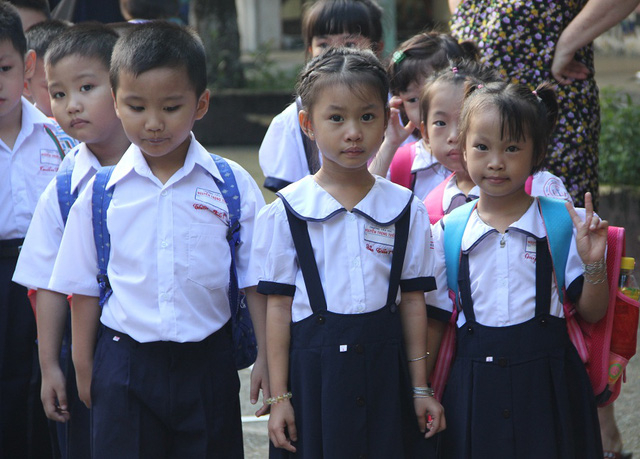 Sở GD-ĐT TPHCM y&ecirc;u cầu c&aacute;c trường phải c&ocirc;ng khai v&agrave; lấy &yacute; kiến của tất cả phụ huynh về c&aacute;c khoản thu hộ hộ, chi hộ.