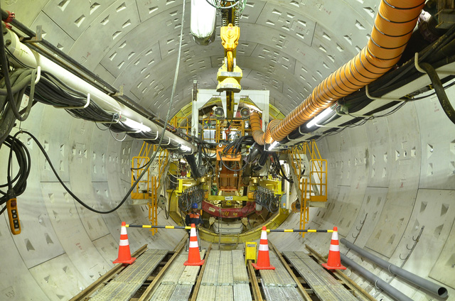 B&igrave;nh qu&acirc;n mỗi ng&agrave;y m&aacute;y TBM khoan s&acirc;u v&agrave;o l&ograve;ng đất một đoạn d&agrave;i gần 10 m&eacute;t hướng từ ga Ba Son về Nh&agrave; h&aacute;t TP.