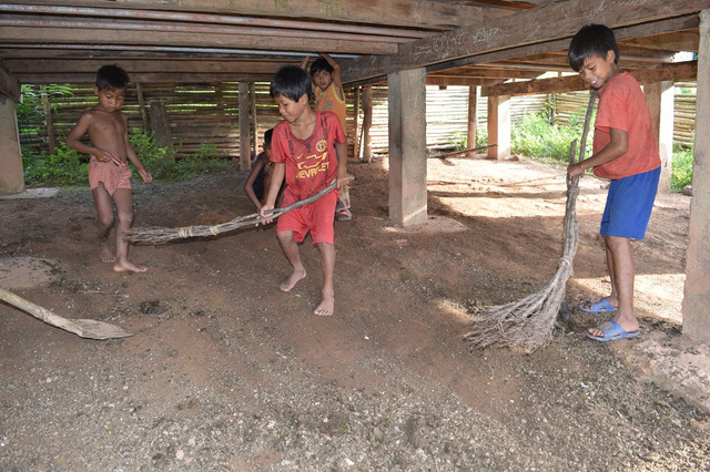 Học sinh bản Troi, x&atilde; Thượng Trạch, huyện Bố Trạch, Quảng B&igrave;nh