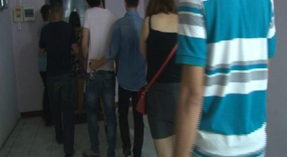 Huế: Phát hiện năm cặp đôi đang mua bán dâm