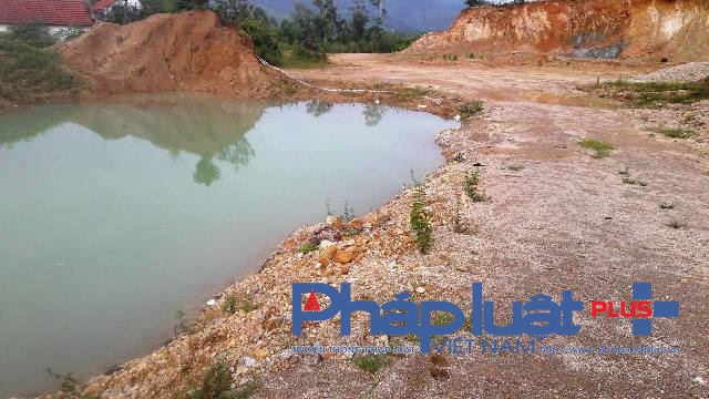 D&ugrave; hết hạn giấy ph&eacute;p khai th&aacute;c nhưng doanh nghiệp kh&ocirc;ng hề c&oacute; biển cảnh b&aacute;o (ảnh Đ&agrave;o Tấn)