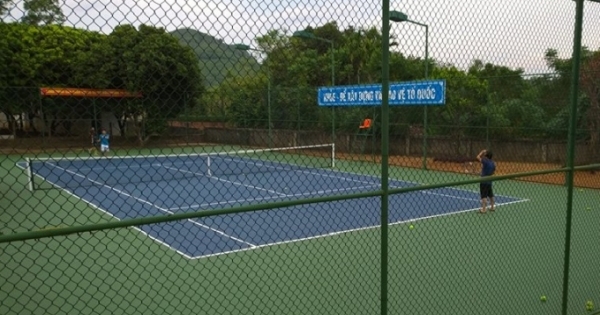 Hà Tĩnh: Trường tiểu học đầu tư sân tennis hàng trăm triệu đồng cho cán bộ huyện giải trí?