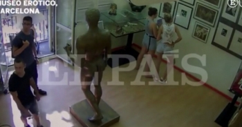 Xuất hiện video khủng bố lao xe tải vào đám đông ở Barcelona