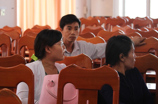 Nhiều gi&aacute;o vi&ecirc;n cho rằng, việc k&yacute; lại hợp đồng đối với 50 GV c&oacute; sự kh&ocirc;ng minh bạch r&otilde; r&agrave;ng.