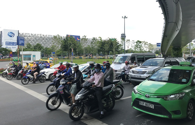 Hạn chế xe ra v&agrave;o khu vực s&acirc;n bay T&acirc;n Sơn Nhất để phục vụ hội nghị quan chức cấp cao APEC.