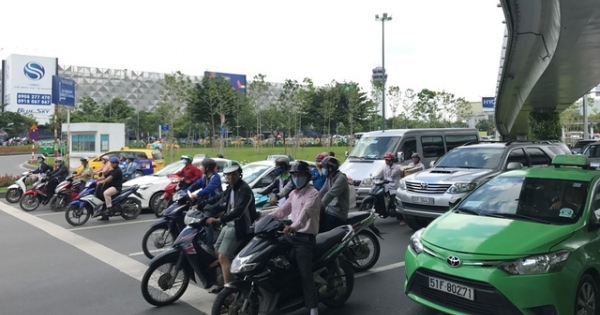 Hạn chế xe ra vào sân bay Tân Sơn Nhất