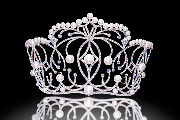 Cận cảnh vương miện Hoa Hậu Ho&agrave;n Vũ Việt Nam 2017 trị gi&aacute; 2,7 tỷ đồng