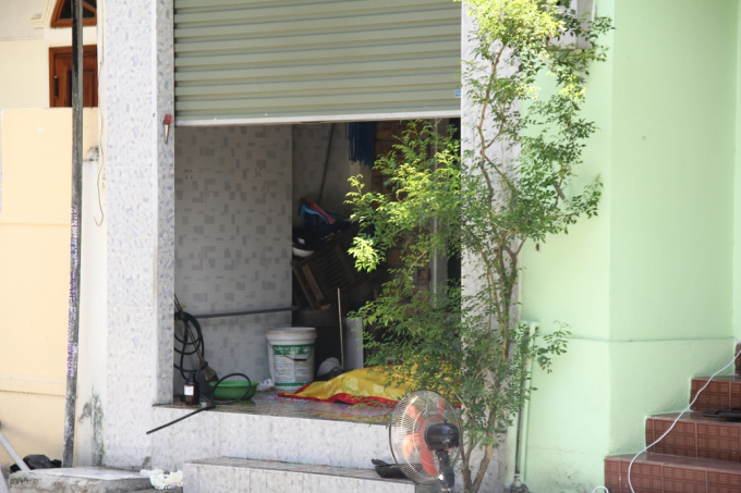 Thi thể anh T. được ph&aacute;t hiện chết dưới s&agrave;n nh&agrave;.