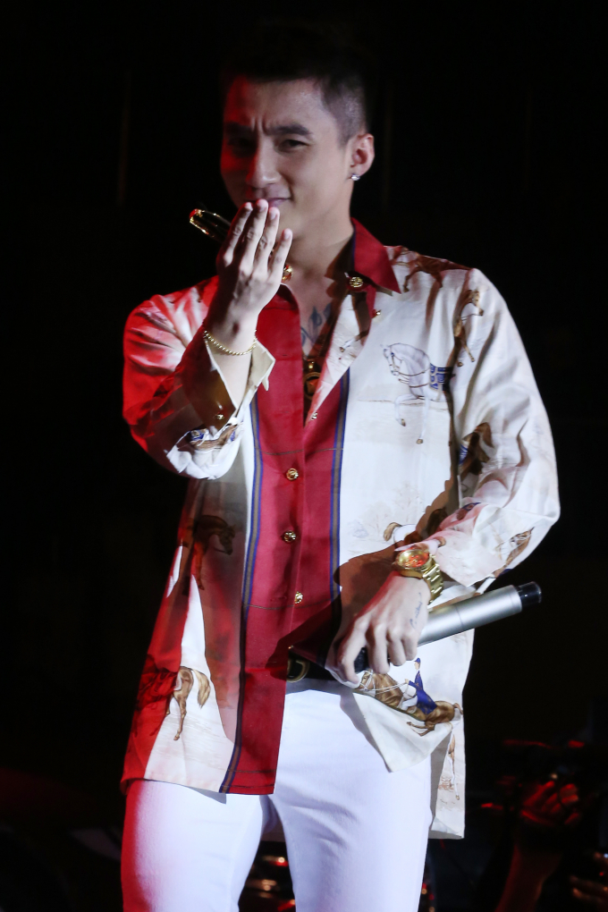 Hồ Ngọc H&agrave; đoạt giải thưởng Biểu tượng sắc đẹp của năm