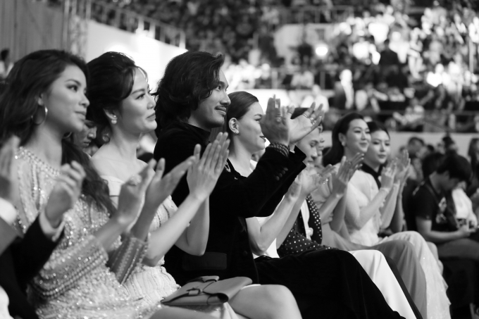 Hồ Ngọc H&agrave; đoạt giải thưởng Biểu tượng sắc đẹp của năm