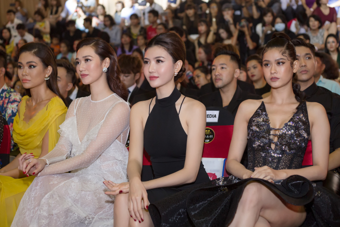 Hoa hậu Ngọc Duy&ecirc;n diện đầm sexy khoe lưng ong nuột n&agrave;