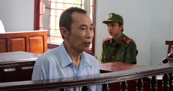 Đồng ý cho cha dượng giao cấu để lấy 400 ngàn đồng