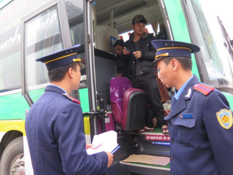 Trogng 7 th&aacute;ng đầu năm, gần 14.800 xe bị thu hồi ph&ugrave; hiệu, đ&igrave;nh chỉ khai th&aacute;c một th&aacute;ng. Ảnh minh họa