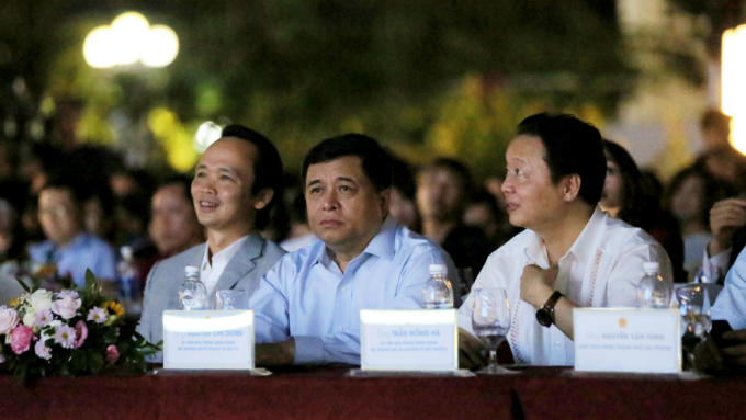 &nbsp;Tham dự buổi lễ c&oacute; l&atilde;nh đạo c&aacute;c cơ quan, ban, ng&agrave;nh, ch&iacute;nh quyền trung ương, địa phương, v&agrave; Tập đo&agrave;n FLC.