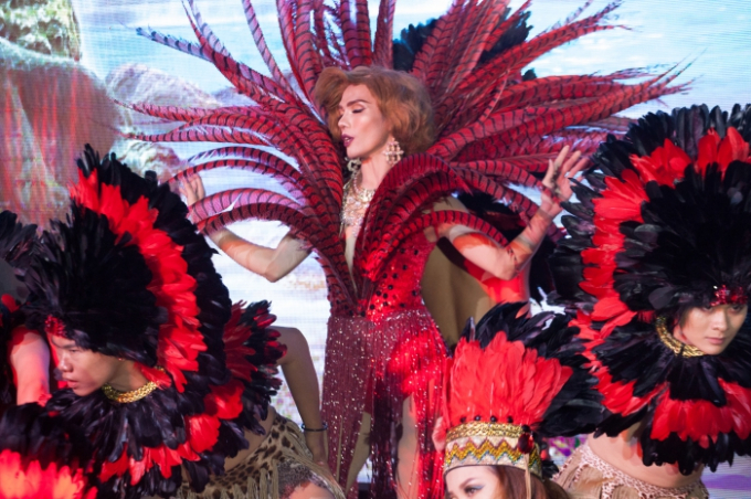 Đàm Vĩnh Hưng, Vũ Hà đến chúc mừng nhà thiết kế Ken Nguyễn