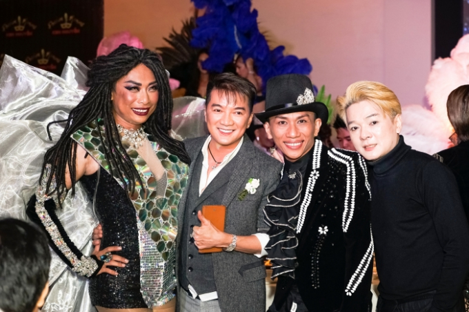 Đ&agrave;m Vĩnh Hưng đếm tham dự sự kiện.