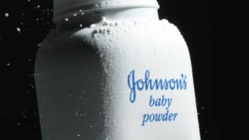 Johnson & Johnson phải bồi thường 417 triệu USD cho một nữ khách hàng