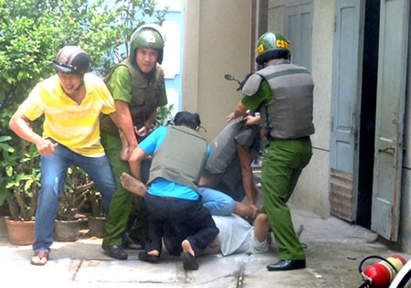 Đồng Nai: Đối tượng nghi trộm cắp đâm trọng thương công an viên