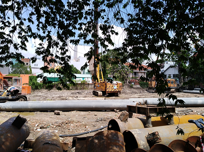 Dự &aacute;n ngổn ngang, đang thi c&ocirc;ng phần m&oacute;ng