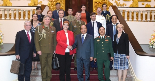 Thủ tướng tiếp Bộ trưởng Quốc phòng Australia