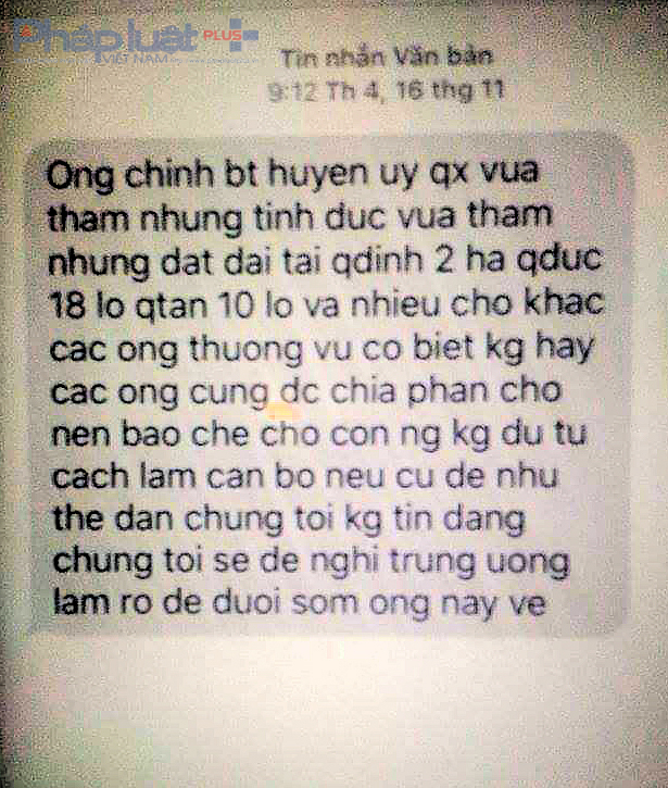 Một trong những tin nhắn c&oacute; nội dung tham nhũng t&igrave;nh dục được nhắn đến số m&aacute;y c&aacute;c l&atilde;nh đạo huyện. (Ảnh: A.Thắng)