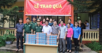 Sữa Cô gái Hà Lan đến với trẻ em vùng lũ lụt