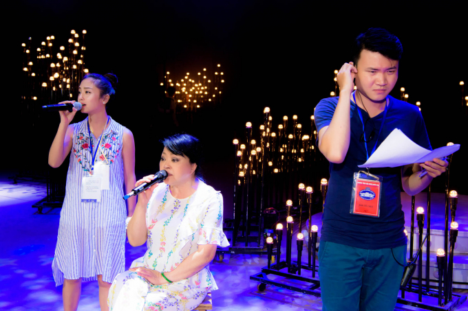 Đ&agrave;m Vĩnh Hưng c&ugrave;ng d&agrave;n sao kh&aacute;ch mời đ&igrave;nh đ&aacute;m hội ngộ trước giờ G